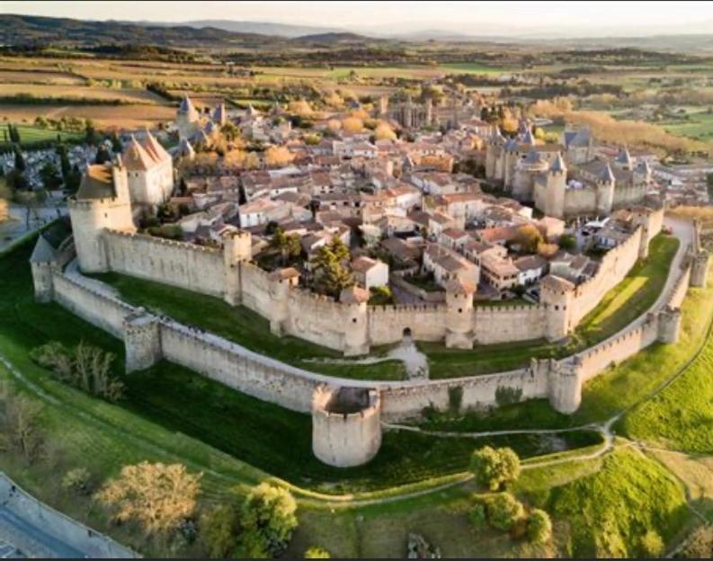 Gite Au Pied De La Cite Medievale - Le 127 Carcassone Kültér fotó