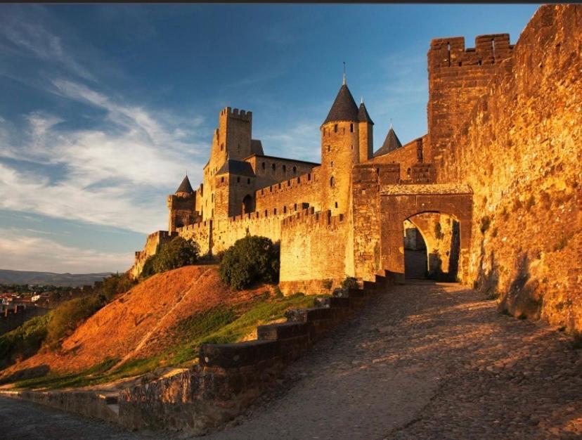Gite Au Pied De La Cite Medievale - Le 127 Carcassone Kültér fotó